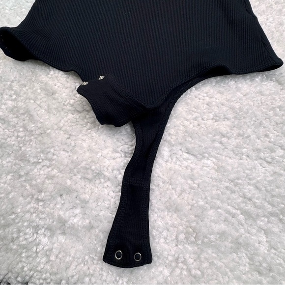 AGOLDE Bea Cutaway Bodysuit Asymmetrical Neckline Black Size Medium NWT - Picture 9 of 14